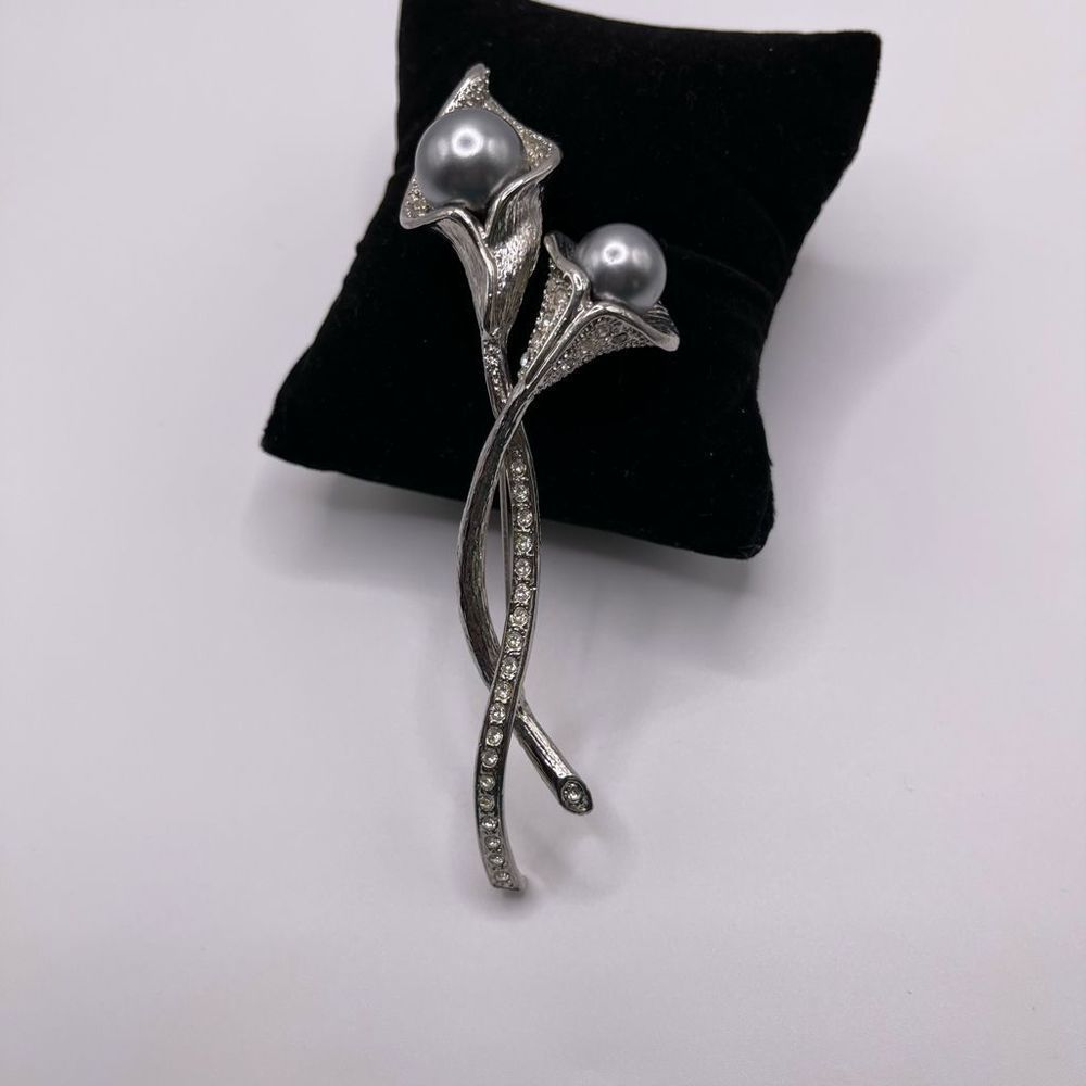 Beautiful calla Lilly silver tone faux pearl rhinestone brooch large estate